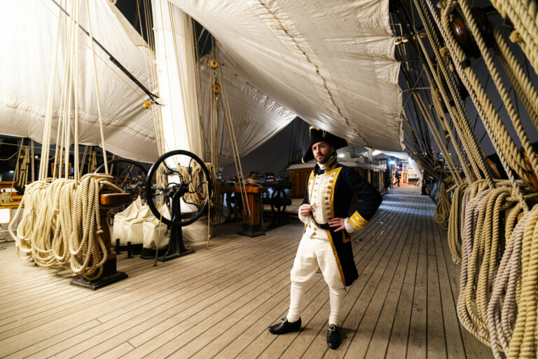 foulques jubert acteur costume marin theatre immersif cutty sark corporate event in london agence WATO theme marin voyage prive evenementiel international 2