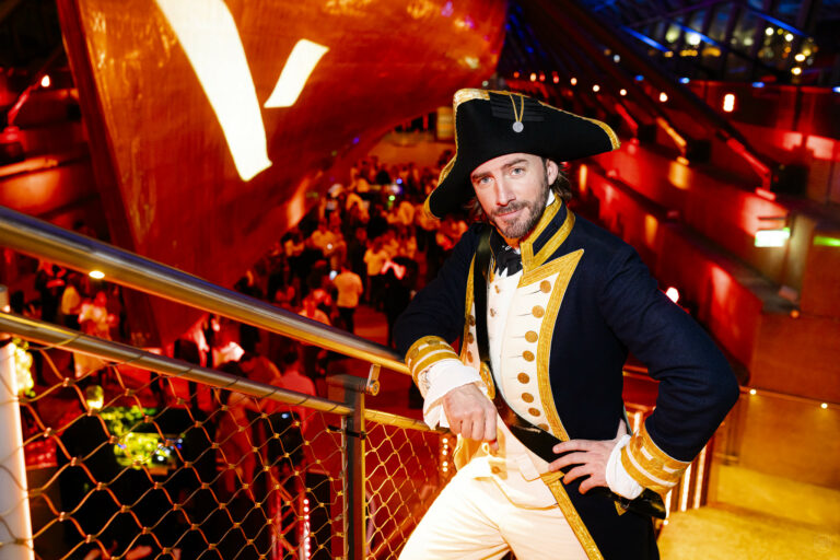 foulques jubert costume marin theatre immersif cutty sark corporate event in london agence WATO theme marin voyage prive evenementiel international