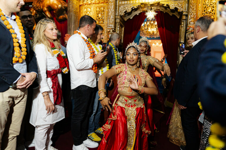 soiree theme indien les frigos de paris voyage prive agence wato evenementiel