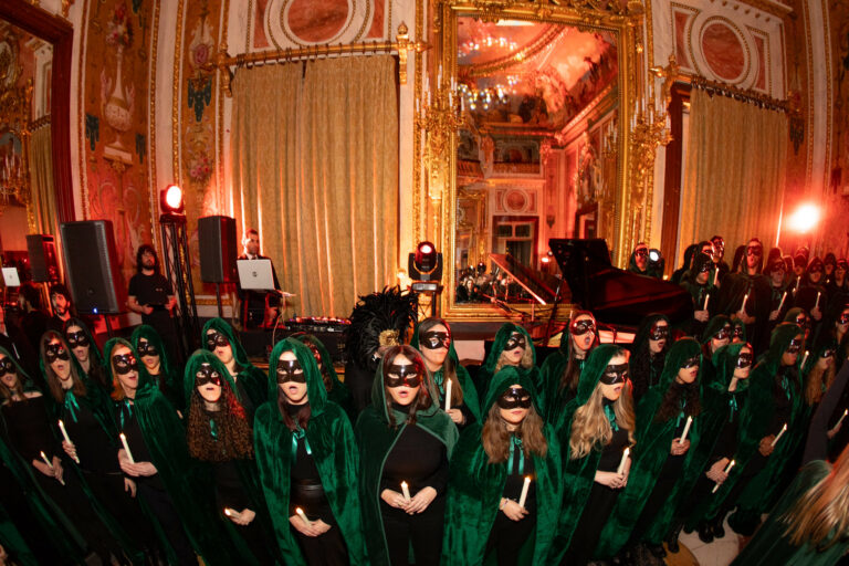 Soiree glamour Madrid Voyage Prive Palacio Santona Madrid Agence WATO Evenementiel International Chorale Modern Choir