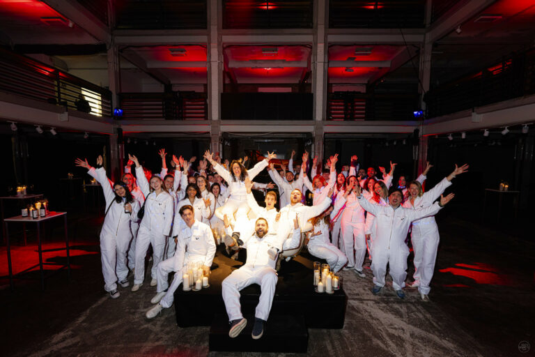 Team Voyage Prive The Glowing cube Cabaret party Warehouse Berlin Kuhlhaus Berlin Agence WATO Evenementiel International