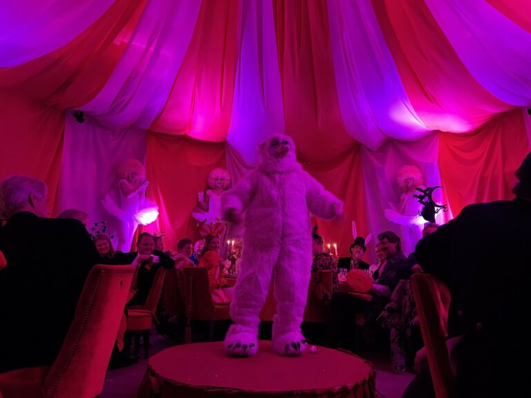 angele micaux show ours