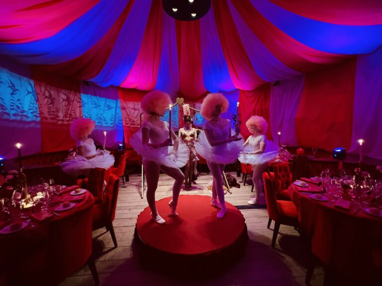 The Manor of Reveries : Soirée surréaliste à Saint Moritz