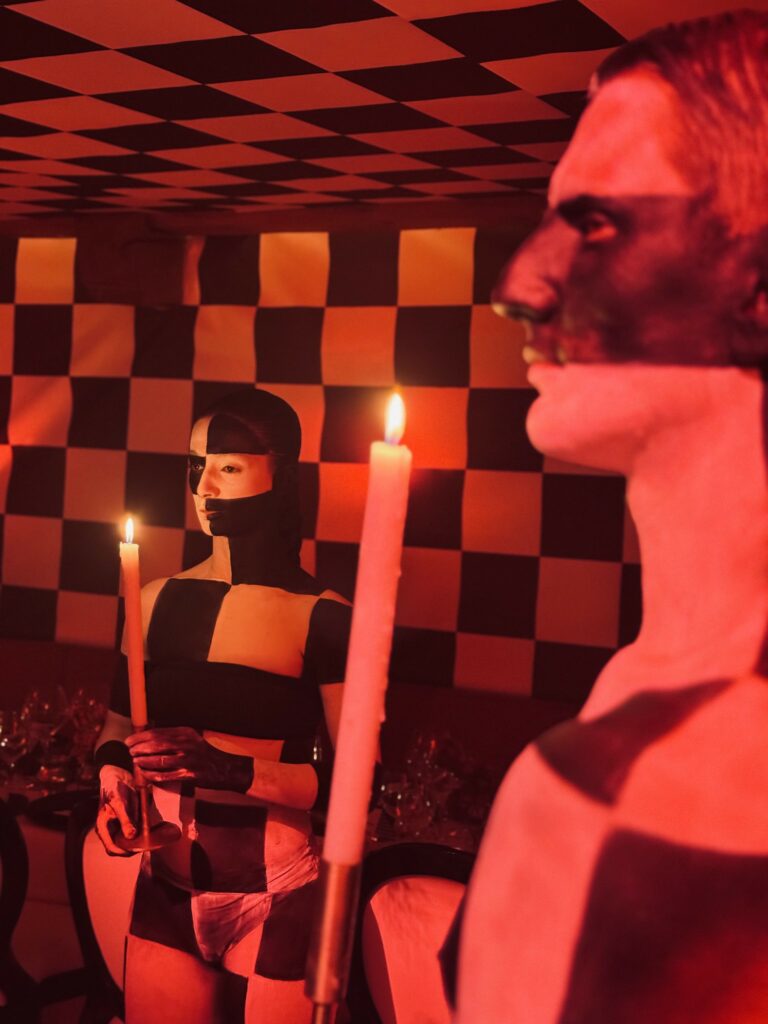 decor damier evenement surealiste