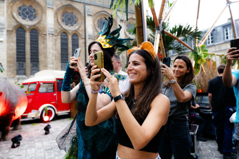 happening soiree jumanji paris surprise foret de telephones invites costumes agence wato international evenementiel immersif