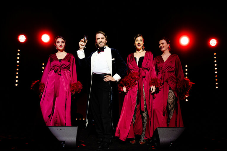 agence wato secret cabaret voyage prive cite u paris