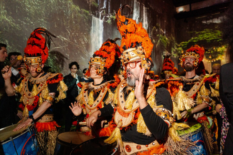 batucada 25 ans travelsoft atelier des lumieres paris evenement spectaculaire