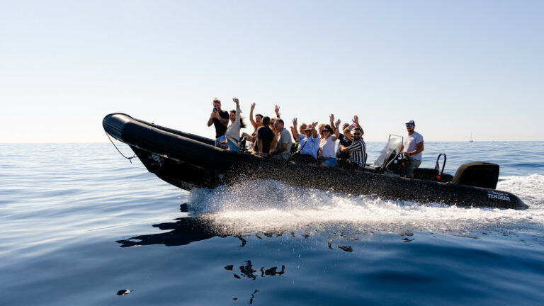 black tenders sortie zodiac seminaire cannes french riviera evenementiel immersif international agence wato