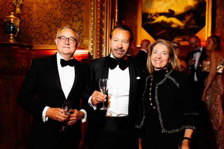 convives soiree black tie elegante hotel de la paiva paris agence evenementiel