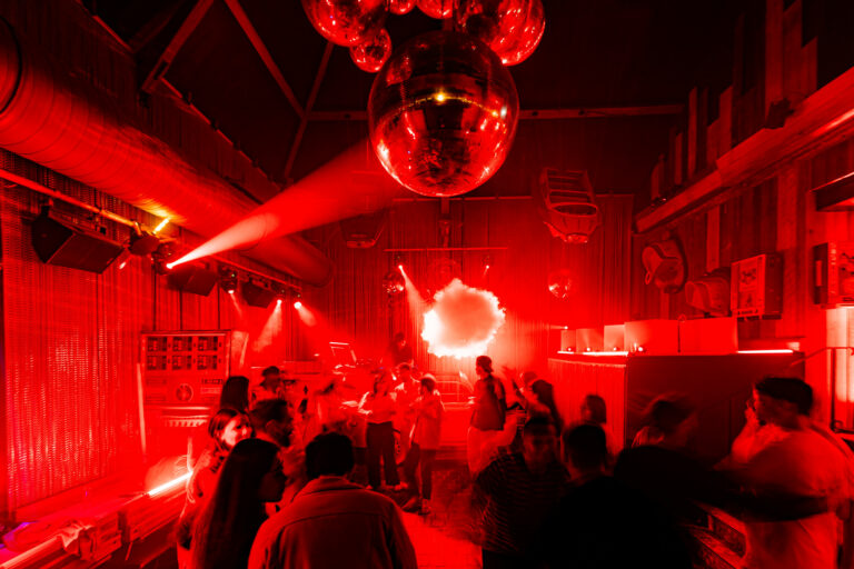 dancefloor soiree playplay village du seminaire agence wato
