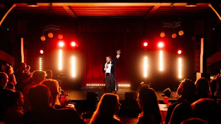 SOIRÉE THÈME CABARET DANS UN MANOIR PARISIEN