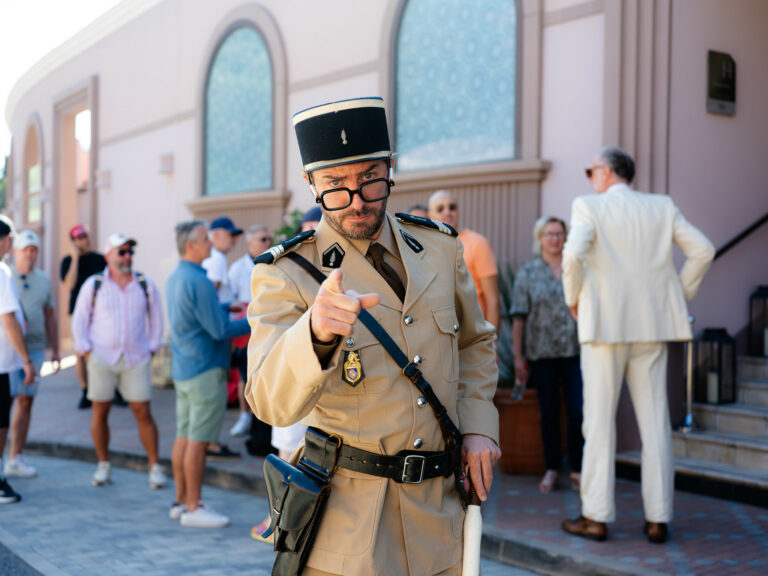 hotel costume gendarme foulques jubert seminaire cannes french riviera evenementiel immersif international agence wato