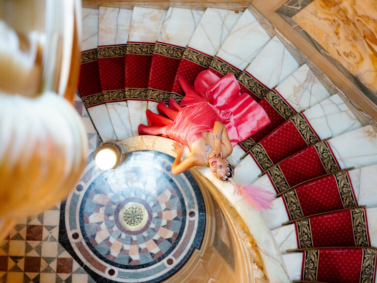 hotel de la paiva bal black tie lieu d'exception agence evenementiel paris o de cherie escalier