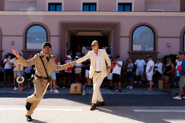 hotel tiara miramar foulques jubert franck micque costumes acteurs gendarmes seminaire cannes agence wato french riviera palais bulles evenementiel immersif international