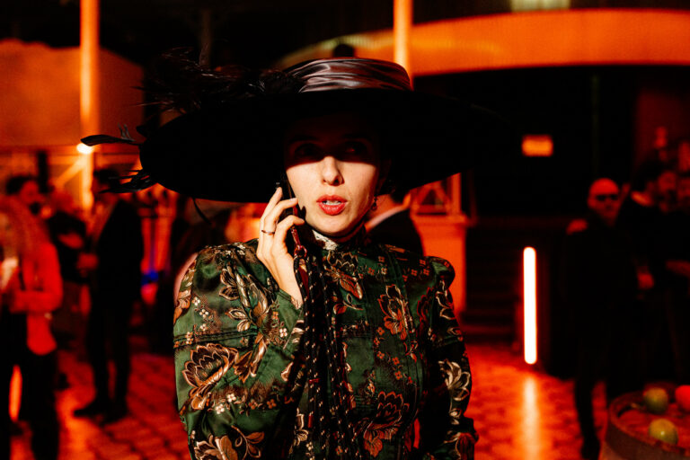 Carla Hofelin voyage privé spectacular party young v&a london