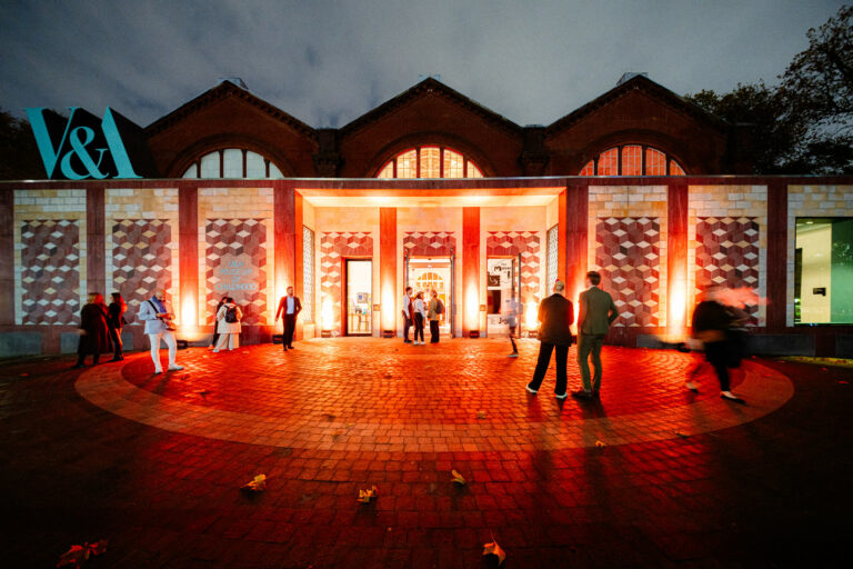 young v&a london voyage privé spectacular party