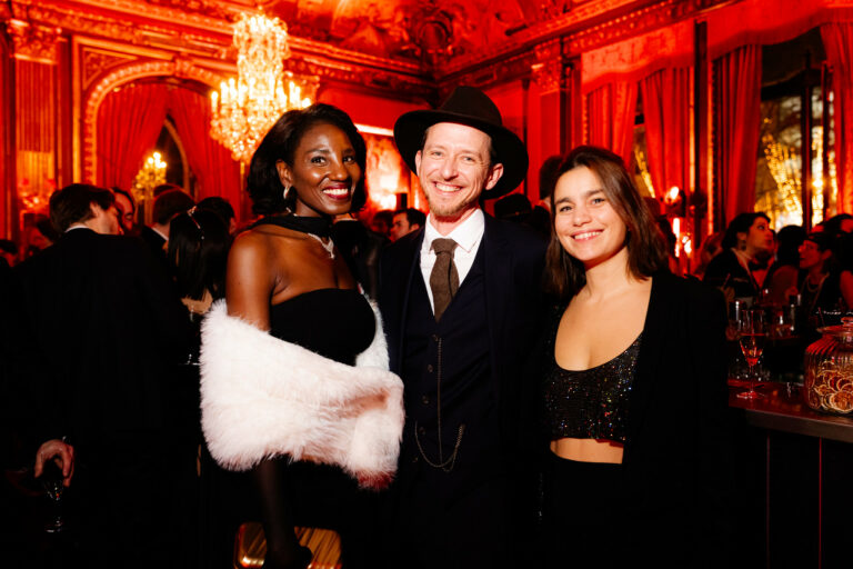 invite costume paris