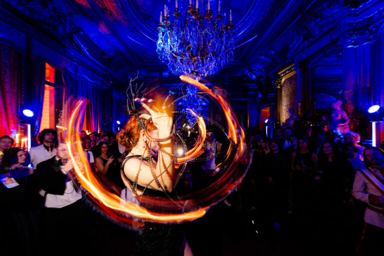 performance feu elegante paris louise de ville