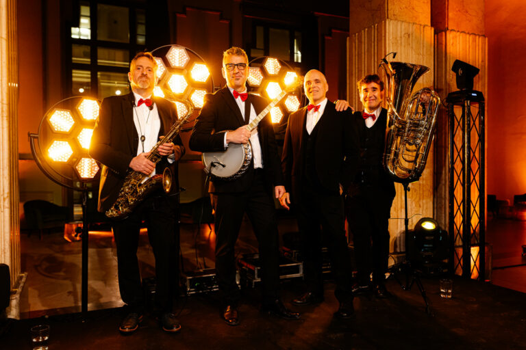 VOYAGE PRIVE CIRCULO BELLAS ARTES CASINO VINTAGE SOIREE EVENEMENT INTERNATIONAL AGENCE WATO GLAM FITUR MADRID GROUPE MUSIQUE LIVE JAZZ