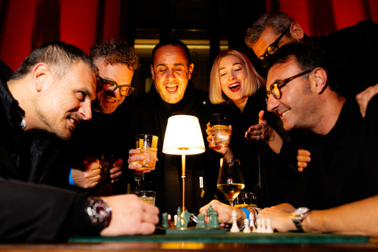 VOYAGE PRIVE CIRCULO BELLAS ARTES CASINO VINTAGE SOIREE EVENEMENT INTERNATIONAL AGENCE WATO GLAM FITUR MADRID JEU D'ECHEC