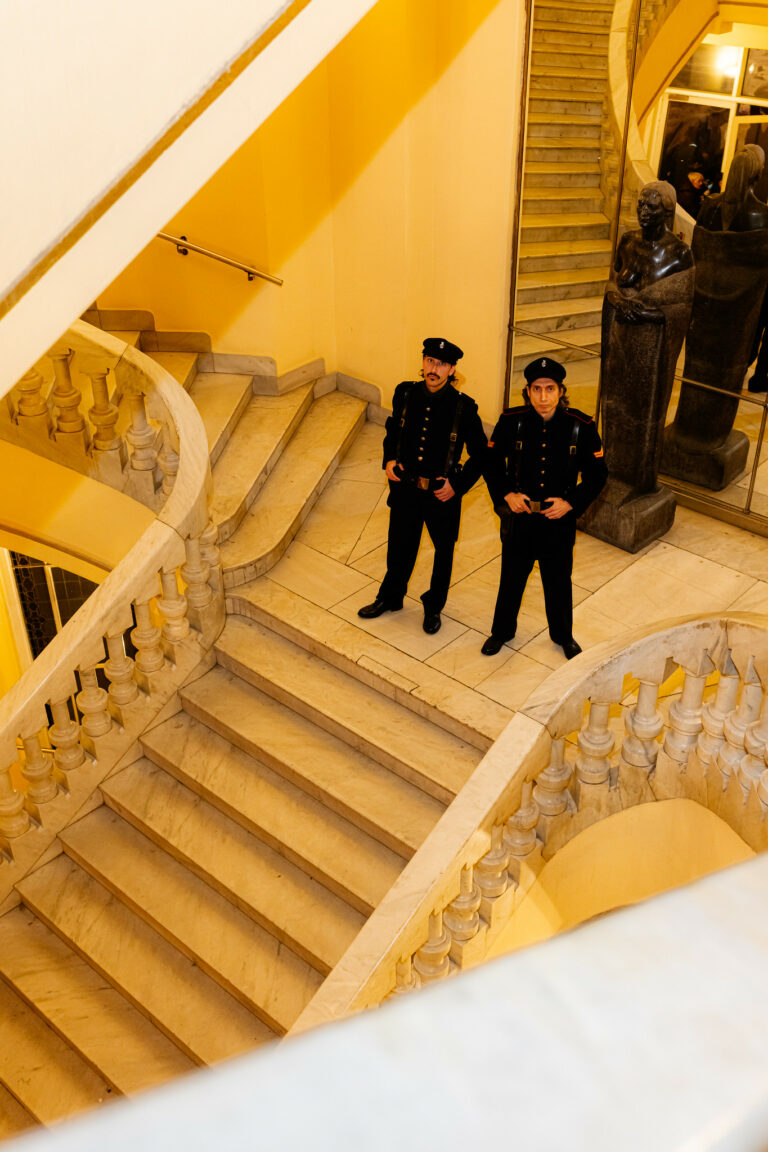 VOYAGE PRIVE CIRCULO BELLAS ARTES ESCALIER POLICIERS ACTEURS EVENEMENT INTERNATIONAL AGENCE WATO GLAM FITUR MADRID
