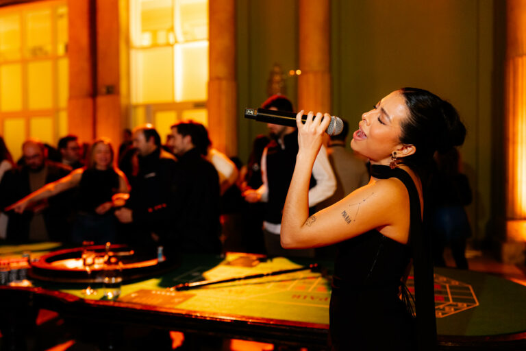 VOYAGE PRIVE CIRCULO BELLAS ARTES EVENEMENT INTERNATIONAL AGENCE WATO GLAM FITUR MADRID CHANTEUSE