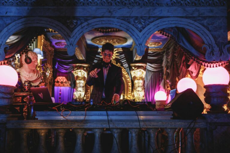 Antonin Courant DJ soiree mysterieuse Paris