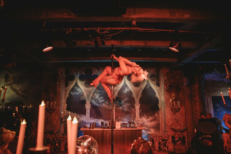 Julie Demont Performance Pole Dance