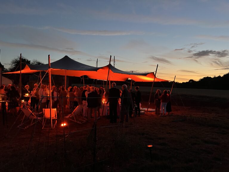 bal-juju-tente stretch-nomade-reception-exterieur-crepuscule-wato-evenementiel angers.jpg