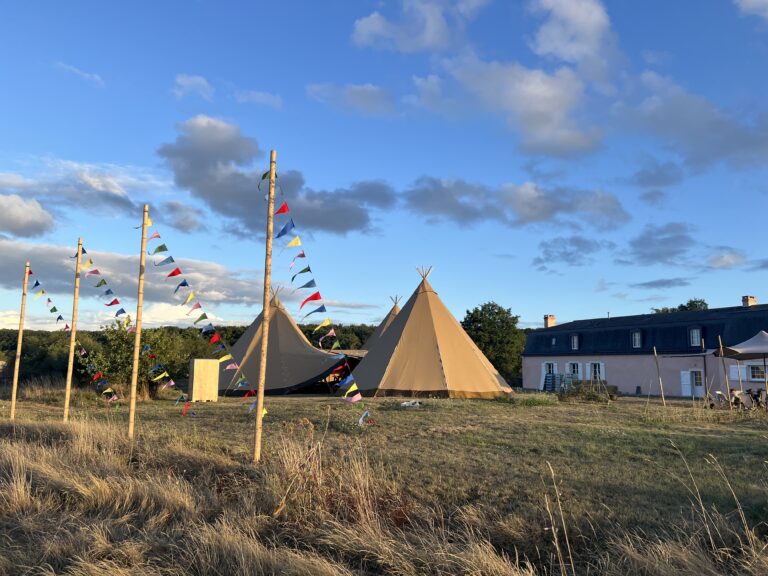 bal-juju-tipis geants-campagne-fanions-wato-evenementiel angers.jpg
