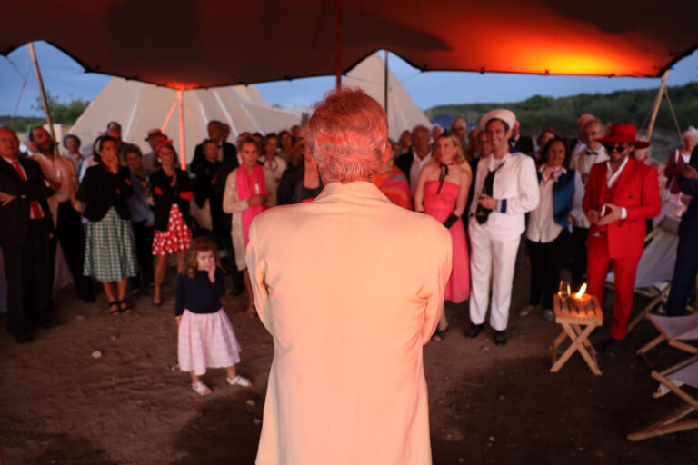 tente-stretch-70-personnes-discours-scene-la-fresnaye-evenementiel-angers-wato.jpg