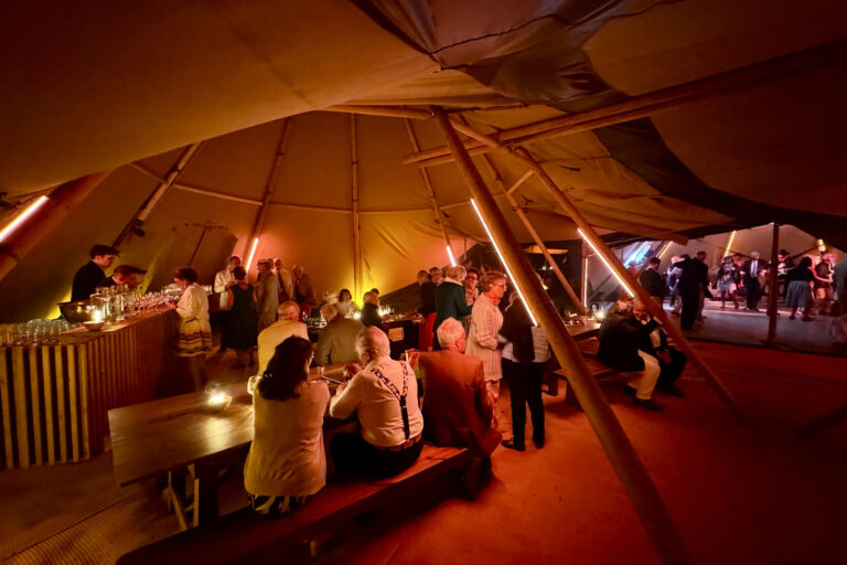 tipis geants-evenementiel-angers-creatif-interieur-tipi-la-fresnaye-wato.jpg