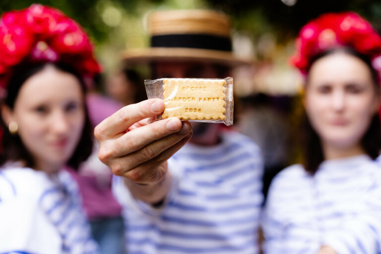 Equipe WATO biscuit personnalise Shanty Biscuit Garden Party Agence WATO