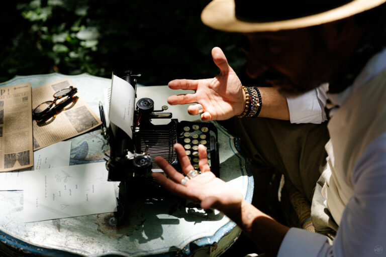 Remi Sabouraud Poete machine a ecrire Agence WATO