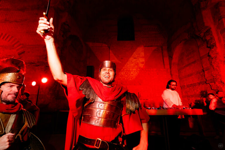 Legionnaire romain soiree theme romain romaine Paris dansante agence WATO