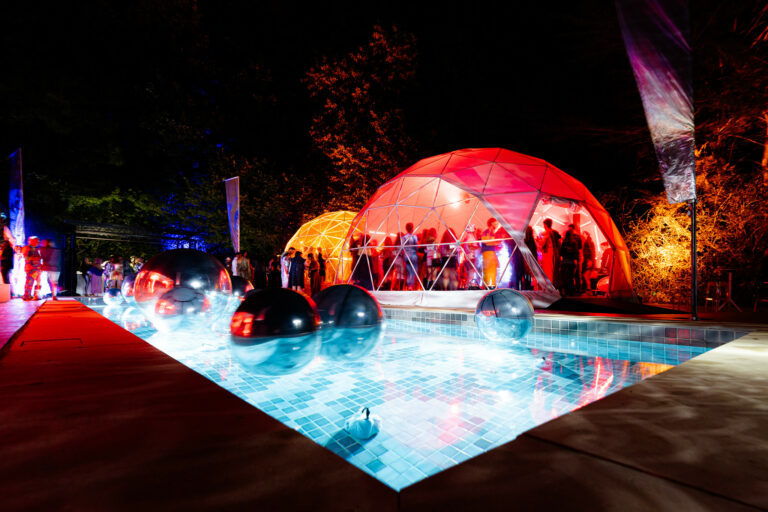 Soirée thème futuriste dans un manoir secret en Normandie